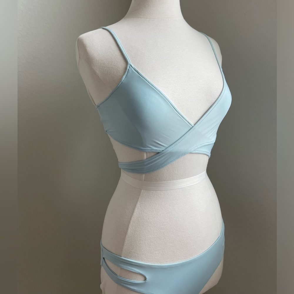 L*SPACE Bikini 2 pcs- Chloe Wrap Top + Estella Bottom in Sky Blue - Picture 10 of 16